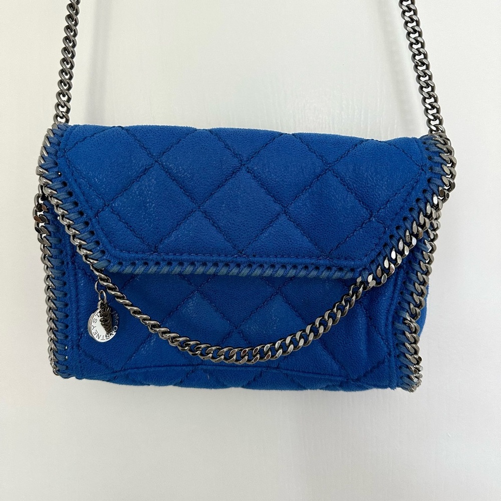 Stella McCartney Vegetarian Suede Quilted Chain-Link Crossbody Bag in Blue